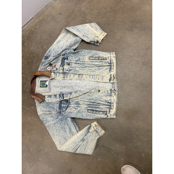 Vintage rare Fluid Acid Wash Denim Jacket with Leather Collar and Pins - Picture 2 of 11